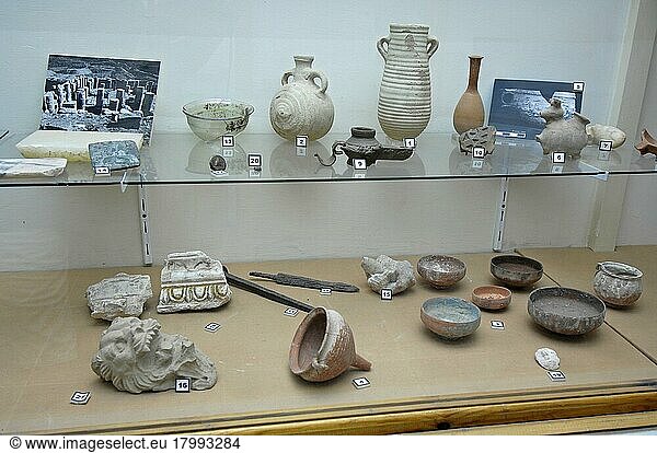 Antike Keramik  Gefäße  Museum  Archäologischer Park Petra  Felsenstadt Petra  Jordanien  Kleinasien  Asien