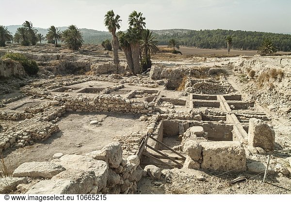 Antike Stadt Megiddo  Ausgrabungsstätte  Zustand 2004  Megiddo Nationalpark  UNESCO-Weltkulturerbe  Israel  Asien