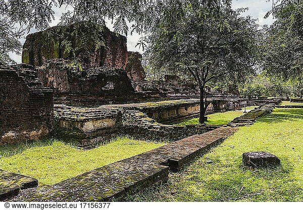 Antike Stadt Polonnaruwa  Ruinen des Königspalastes (Parakramabahu's Royal Palace)  UNESCO-Weltkulturerbe  Sri Lanka  Asien