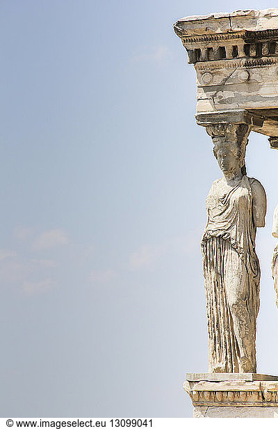 Antike Statue gegen den Himmel