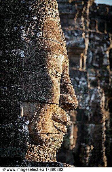 Antike Steinwand des Bayon-Tempels  Angkor  Kambodscha  Asien