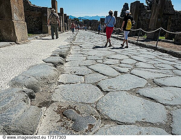 Antike Straße  Penis zeigt Weg zum Bordell  antike Stadt  Pompeji  Kampanien  Italien  Europa