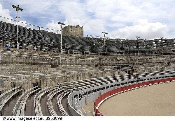 Antikes Amphitheater  eines der besterhaltenen römischen Bauwerke der Provence  Arles  Frankreich
