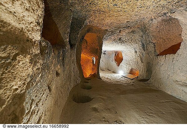 Antikes Höhlenhaus in der unterirdischen Stadt Kaymakli in Kappadokien.