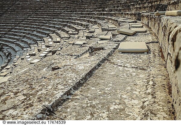 Antikes Theater des Asklepieion in Epidaurus  Peleponnes  Griechenland  Europa
