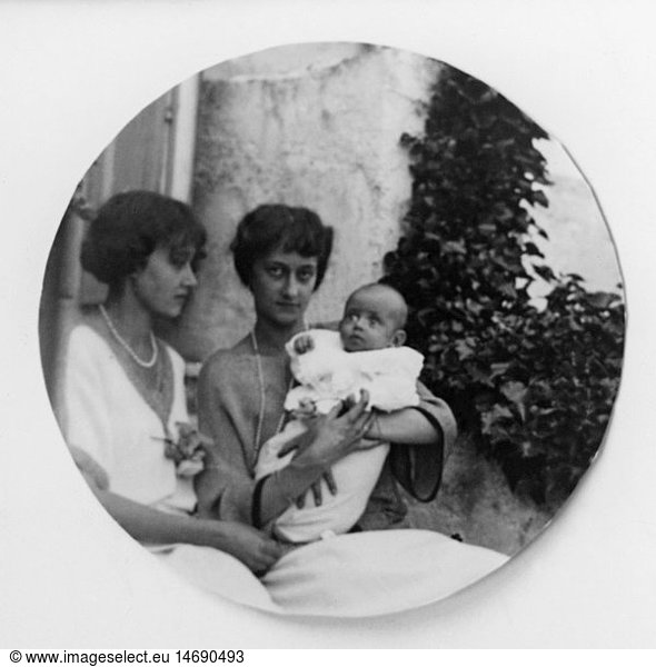 Antonia  7.10.1899 - 31.7.1954  Kronprinzessin von Bayern 7.4.1921 - 31.7.1954  mit ihrem Sohn Prinz Heinrich und NIP  1922