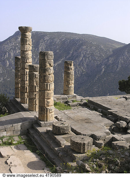 Apollontempel Delphi  dorische Säulen  Griechenland