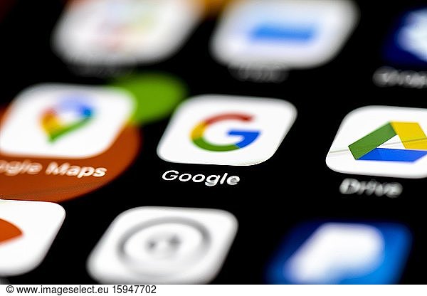 Apps von Google  Google Maps  Drive  App Icons auf einem Handy Display  iPhone  Smartphone  Nahaufnahme