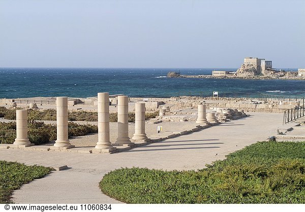 Archäologische Ausgrabung  antike Stadt Caesarea Maritima  auch Cäsarea oder Caesarea  Nationalpark  Scharonebene oder Scharon-Ebene am Mittelmeer  Israel  Asien