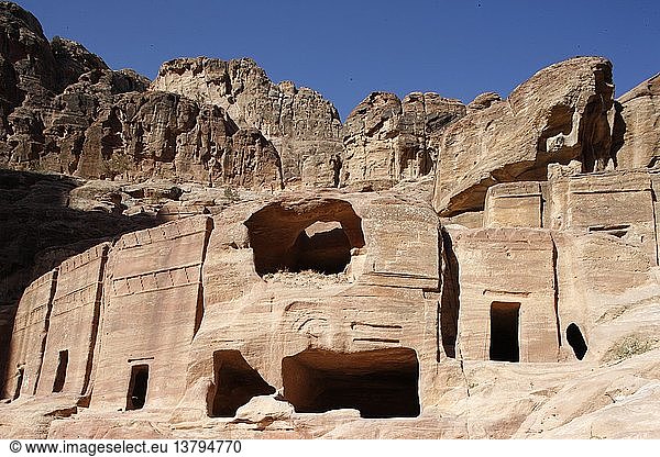 Archäologische Stätte Petra nabatäische Felsengräber Petra Jordanien.