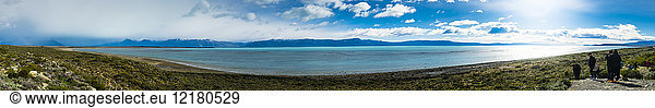 Argentinien  El Calafate  Patagonien  Panoramablick auf den Lago Argentino