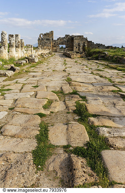 Arkadenstraße und byzantinisches Tor  antike Stadt Hierapolis