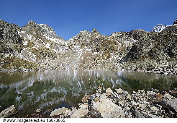 Arriel-See in den Pyrenäen  Respomuso-Tal in Sallent de Gallego  Tena-Tal  Provinz Huesca  Aragonien  Spanien.