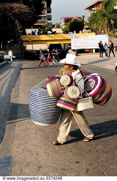Artisan basket maker Mexico  Morelos  Cuernavaca.