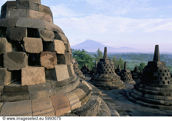 Arupadhatu anzeigen  8. Jahrhundert buddhistische Stätte des Borobudur  UNESCO Weltkulturerbe  Insel Java  Indonesien  Südostasien  Asien