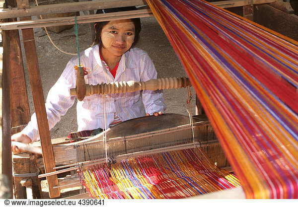 Asia  Burma  Myanmar  Bagan  Minnanthu  woman  weaving  textiles  dry goods