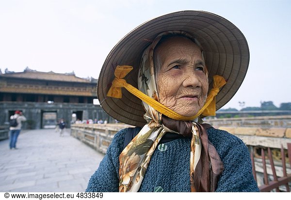 Asien  Citadel  ältere Menschen  Tor  Erbe  Urlaub  Hue  Imperial Palace  Landmark  Modell  Mo  Ngo  Released  Tourismus  Reisen  Une