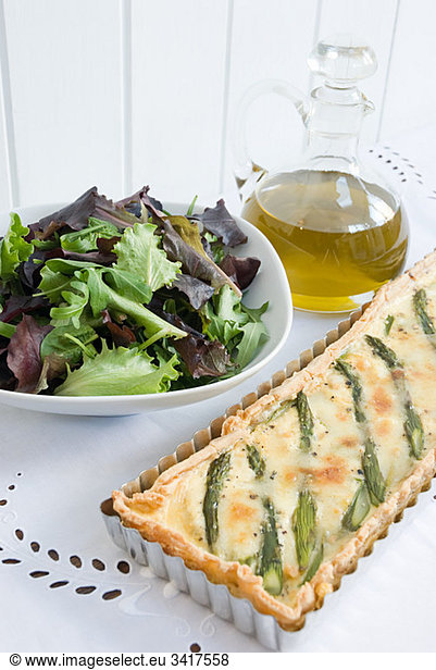 Asparagus quiche with salad and olive oil