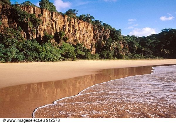 Atemberaubenden Strand Leeseite der Küste der Insel Fernando De Noronha  Brasilien  Atlantik.