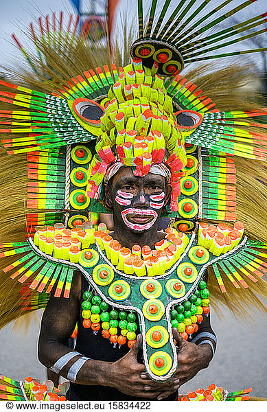 Ati-Krieger im Kostüm  Ati-Atihan-Fest  Kalibo  Philippinen
