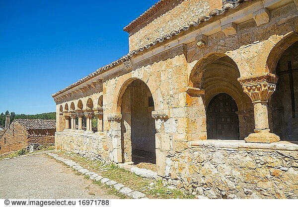 Atrium der Kirche San Miguel Arcangel. Andaluz  Provinz Soria  Kastilien-León  Spanien.