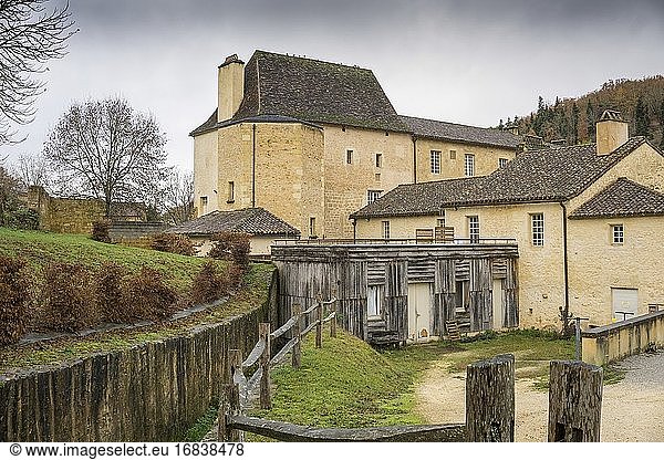 Außenansicht der Abtei Cadouin in der Dordogne  Frankreich.