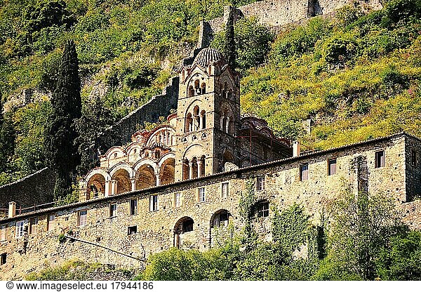Außenansicht des byzantinisch-orthodoxen Klosters von Pantanassa  Mystras  Sparta  Peloponnes  Griechenland. Ein UNESCO-Weltkulturerbe