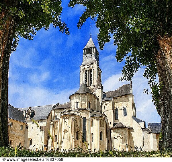 Außenansicht des Küchengebäudes im byzantinischen Stil der Abtei Fontevraud  Fontevraud l'Abbaye  Maine-et-Loire  Pays-de-la-Loire  Frankreich.