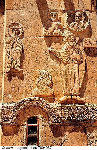 Außenaufnahme  überqueren  Skulptur  Stilleben  still  stills  Stillleben  Kathedrale  Insel  Heiligkeit  armenisch  russisch orthodox  russisch-orthodox  Bibel  Jahrhundert  Kreuz