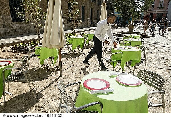 Außenrestaurant im Stadtteil La Habana Vieja  der von der UNESCO zum Weltkulturerbe erklärt wurde.