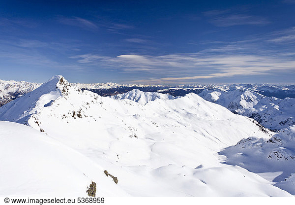 Auf dem Hörtlahner oberhalb von Durnholz  Sarntal  hinten das Tagwaldhorn  Südtirol  Italien  Europa
