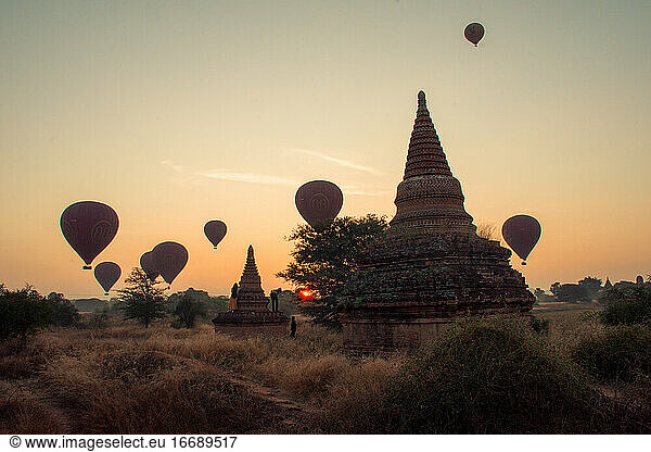Auf der Jagd nach Tempeln  Sonnenaufgängen und Luftballons in Bagan