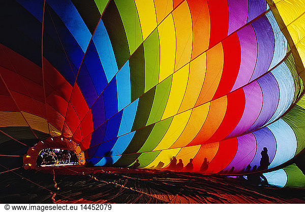 Aufblasen eines Heißluftballons
