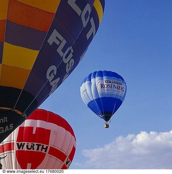 Aufsteigende Heißluftballons  Werbung  Wettkampf  Ascending hot-air balloons  advertising  competition