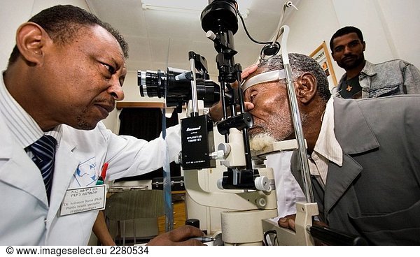 Augenuntersuchung in einem Krankenhaus  Addis Abeba. Äthiopien