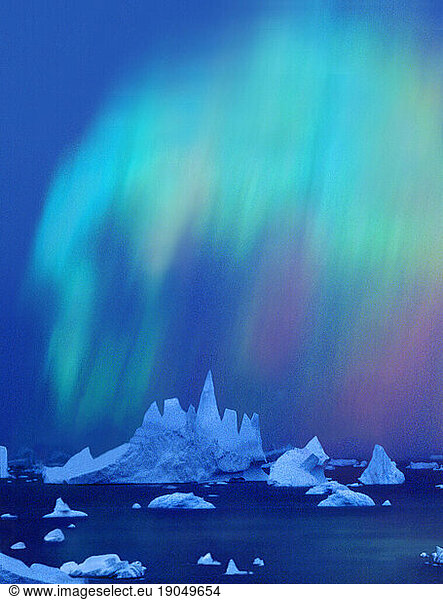 Aurora australis (Southern Light) over icebergs