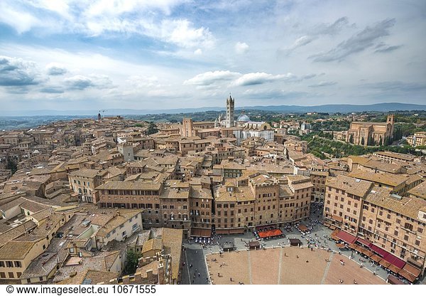 Ausblick über Altstadt mit dem Piazza del Campo und Dom von Siena,  Siena,  Toskana,  Italien,  Europa