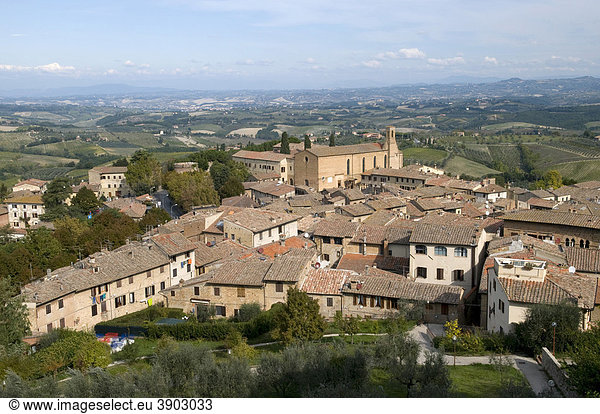 Ausblick auf Ort und Landschaft,  San Gimignano,  UNESCO-Weltkulturerbe,  Toskana,  Italien,  Europa