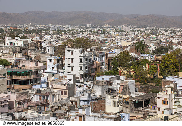 Ausblick über die Dächer der Altstadt  Udaipur  Rajasthan  Indien  Asien