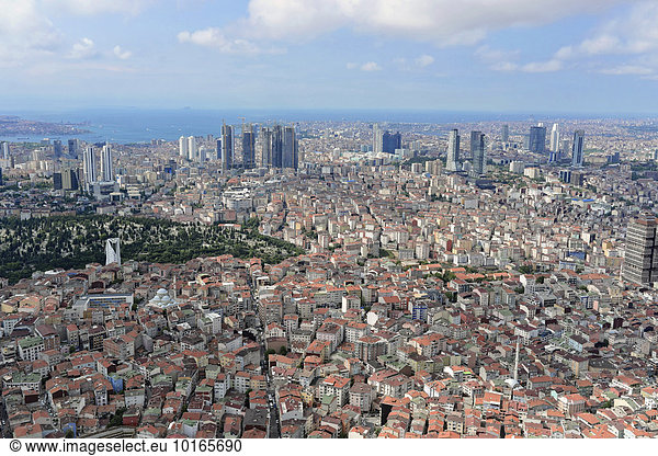 Ausblick vom Istanbul Sapphire  nach Süden mit Bosporus und Marmara-Meer  Besiktas  europäischer Teil von Istanbul  Türkei  Asien