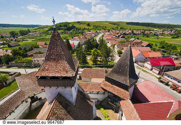Ausblick von der siebenbürgisch-sächsischen Kirchenburg Homorod  UNESCO Weltkulturerbe  Homorod  Rumänien  Europa