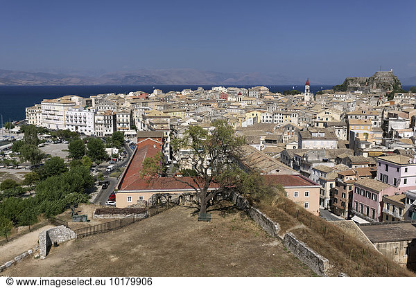 Ausblick von neuer Festung auf Häusermeer Altstadt Korfu Stadt Kerkyra Unesco Weltkulturerbe Insel Korfu Ionische Inseln Griechenland Europa
