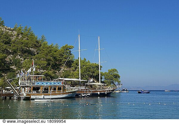 Ausflugsboote des Hillside Clubs bei Fethiye  türkische Ägäis  türkische Ägäis  Türkei  Asien