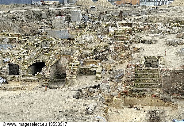 Ausgrabung von historischen Fundamenten auf dem Schlossplatz in Berlin,  Deutschland,  Europa