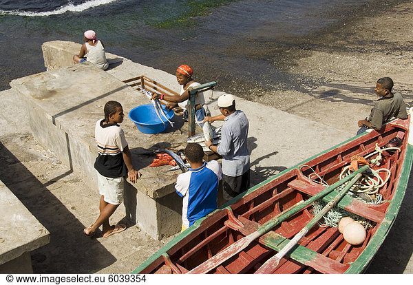 Ausnehmen Fisch am Hafen von Ponto tun Sol  Ribiera Grande  Santo Antao  Kapverdische Inseln  Atlantik  Afrika