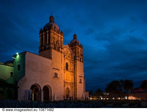 Aussenansicht der Iglesia de Santo Domingo  Oaxaca  Mexiko