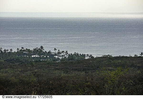 Aussicht von der Südküste auf Puuhonua o Honaunau National Historic Park  Big Island  Hawaii  USA  Nordamerika