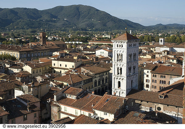 Aussicht von Torre Civica Delle Ore auf die Stadt,  Lucca,  Toskana,  Italien,  Europa
