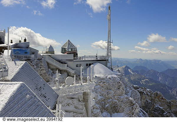 Aussichtsplattform  Sendemast  Sender und Messgeräte auf dem österreichischen Teil der Zugspitze  Bezirk Reutte  Tirol  Österreich  Europa