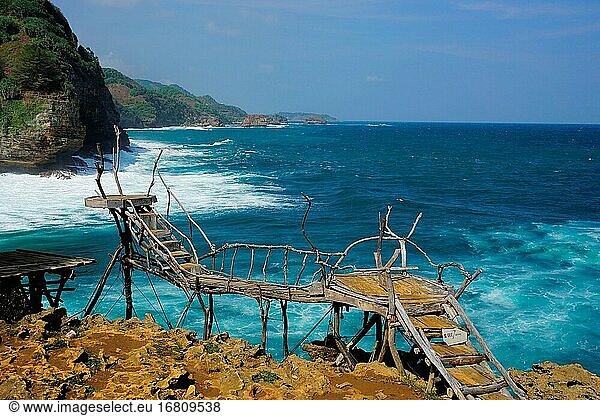 Aussichtspunkt am Strand von Timang  Yogyakarta  Java  Indonesien  Asien.